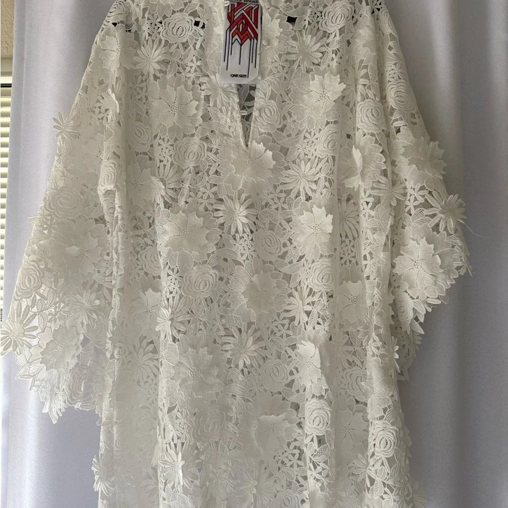 White 3D Lace Signiture Mini Caftan - Picture 1 of 7